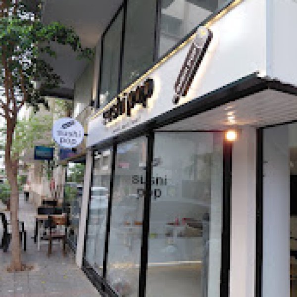 sushi ışıklı tabela